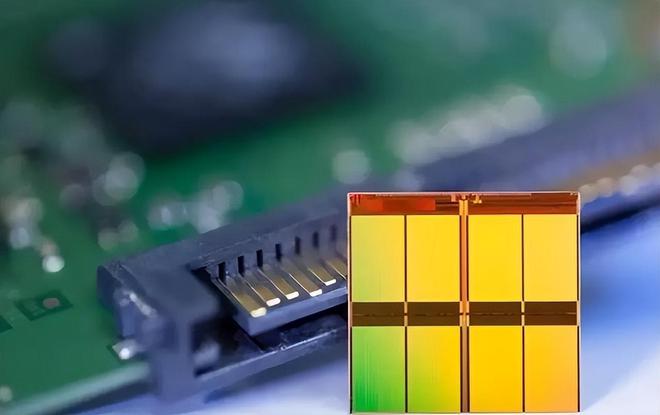 存储芯片涨价潮再起：原厂减产+AI刚需推动Q3价格跳涨10%
