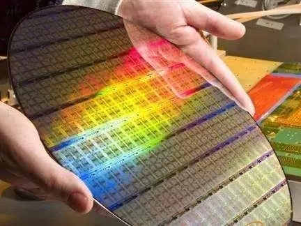台积电2025年营收冲刺千亿美元：GB300与iPhone 17双引擎驱动