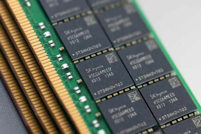 缺货潮下的DRAM新秩序：捆绑销售、技术突破与渠道重构