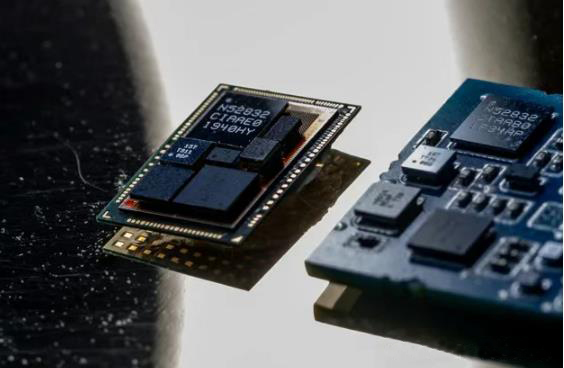 库存见底+关税扰动有限，HBM需求引爆DDR5涨价潮，合约价三月飙升22.7%