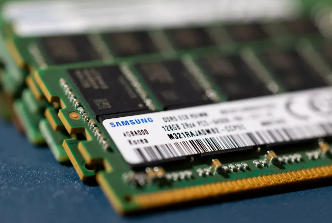 内存市场“倒挂”危机：DDR4报价涨势遇阻，三星成关键变量